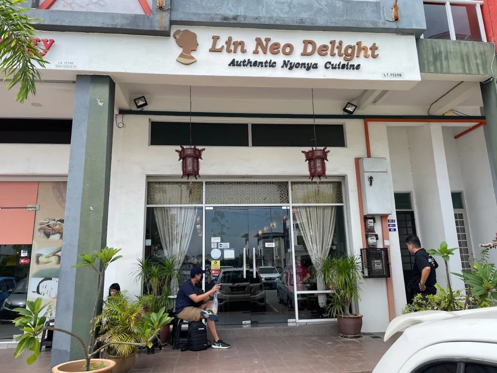 Melaka's Culinary Gems: 10 Must-Visit Restaurants | Reviewbah