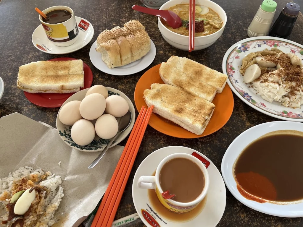 Melaka's Culinary Gems: 10 Must-Visit Restaurants | Reviewbah