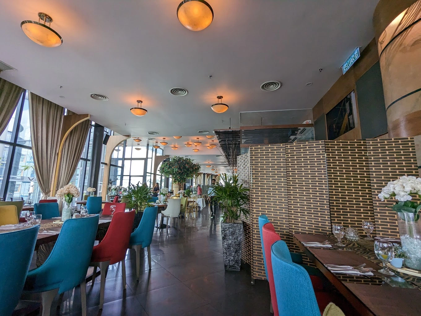 Sky Dining in Kuala Lumpur: 5 Amazing Restaurants and Bars with Stunning Views | Reviewbah